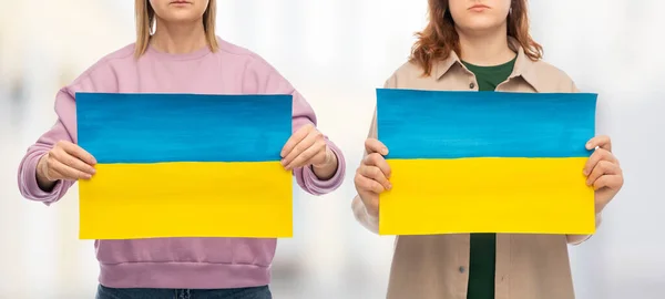 Unabhängigkeitstag Patriotisches Und Menschenrechtliches Konzept Zwei Frauen Mit Ukrainischer Fahne — Stockfoto