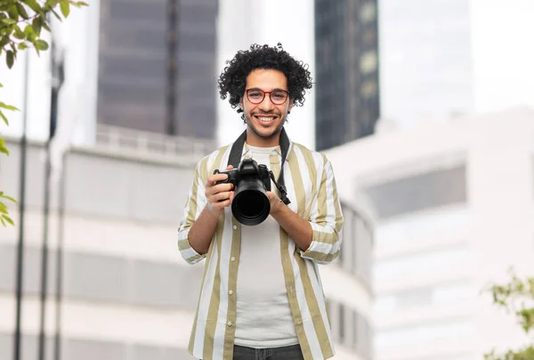 Fotografía Profesión Personas Concepto Feliz Sonriente Hombre Fotógrafo Gafas Con —  Fotos de Stock