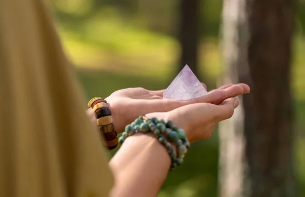 Occult Science Supernatural Concept Close Woman Witch Semiprecious Crystal Gemstone — Stock Photo, Image