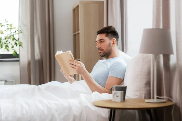 People Rest Concept Man Reading Book Bed Home — Stock Photo, Image