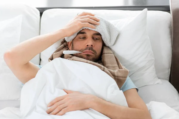 People Health Fever Concept Sick Man Cold Compress His Forehead — Stock Photo, Image