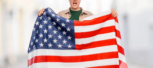 Självständighetsdag Patriotisk Och Mänskliga Rättigheter Koncept Skrikande Kvinna Med Flagga — Stockfoto