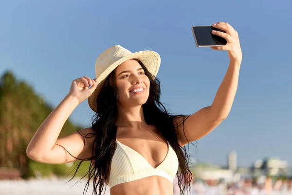 Nsanlar Yaz Mayo Konsepti Bikini Mayo Hasır Şapkalı Mutlu Genç — Stok fotoğraf