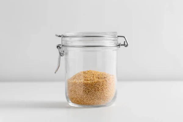 Concepto Comida Alimentación Cocina Frasco Con Bulgur Sobre Fondo Blanco —  Fotos de Stock