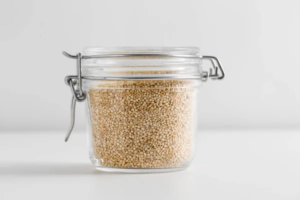 Konsep Makanan Makan Dan Memasak Jar Dengan Quinoa Dengan Latar — Stok Foto