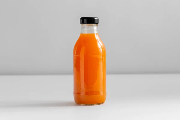 Zdrowe Odżywianie Napoje Koncepcja Pakowania Zbliżenie Szklanej Butelki Sokiem Owocowym — Zdjęcie stockowe