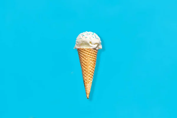 Концепция Питания Десерта Еды Крупным Планом Ванильного Мороженого Вафельном Конусе — стоковое фото