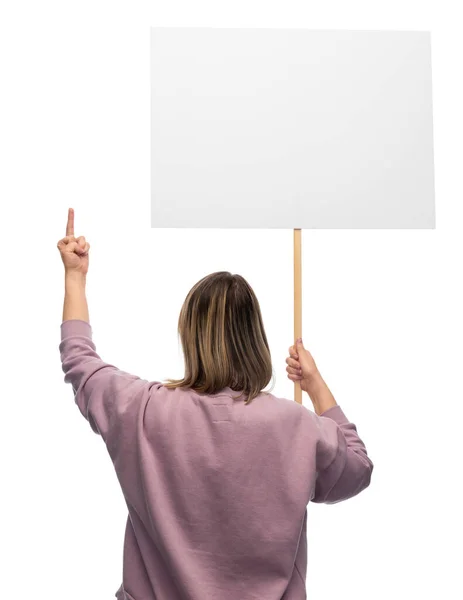 女权主义和人权概念 妇女张贴海报 抗议示威 并在白人背景上表现出中指 — 图库照片