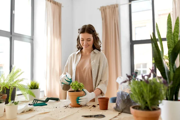 People Gardening Housework Concept Happy Woman Gloves Spray Planting Pot — Stockfoto