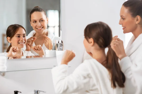 Skönhet Hygien Morgon Och Människor Koncept Glad Leende Mor Och — Stockfoto