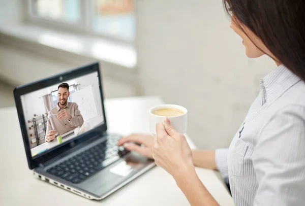 Bildung Online Schule Und Fernlehrkonzept Nahaufnahme Einer Frau Mit Laptop — Stockfoto