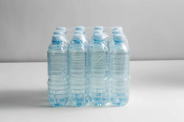 Recycling Verpackungs Und Lagerkonzept Nahaufnahme Von Plastikflaschen Mit Reinem Trinkwasser — Stockfoto