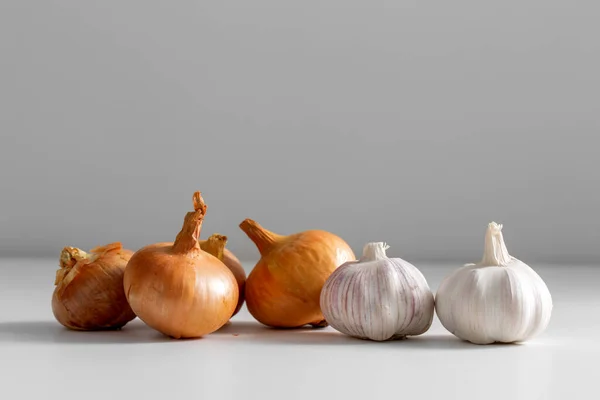 Comida Vegetal Conceito Alimentação Saudável Cebola Alho Mesa — Fotografia de Stock