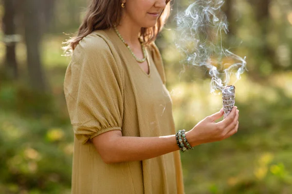 Occulte Wetenschap Bovennatuurlijk Concept Close Van Vrouw Heks Met Rokende — Stockfoto