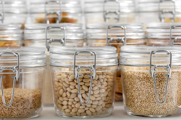 Concepto Almacenamiento Alimentos Culinaria Almacenamiento Frascos Con Diferentes Cereales Comestibles — Foto de Stock