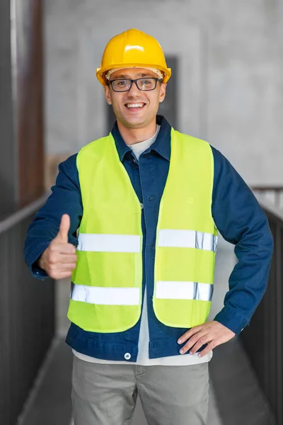 Architektur Baugewerbe Und Gebäudekonzept Glücklich Lächelnder Männlicher Architekt Mit Helm — Stockfoto