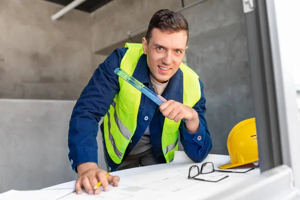 Architectuur Bouw Mensen Concept Mannelijke Architect Met Blauwdruk Liniaal Aan — Stockfoto