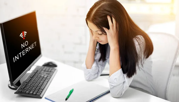 Concepto Negocio Fracaso Tecnología Mujer Negocios Estresada Estudiante Con Portátil —  Fotos de Stock