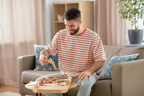 Élelmiszer Szállítás Fogyasztás Emberek Koncepció Boldog Ember Eszik Elvitelre Pizza — Stock Fotó