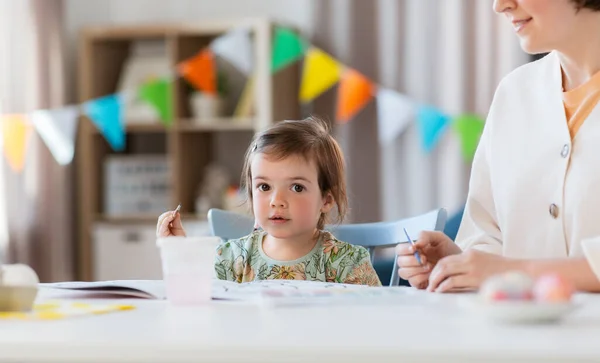 Family Motherhood Leisure Concept Mother Spending Time Her Little Daughter — Foto Stock