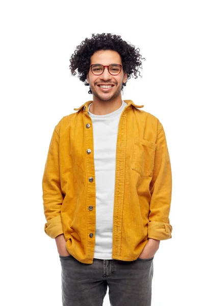 Люди Концепция Моды Счастливый Улыбающийся Мужчина Очках Желтой Куртке Руками — стоковое фото
