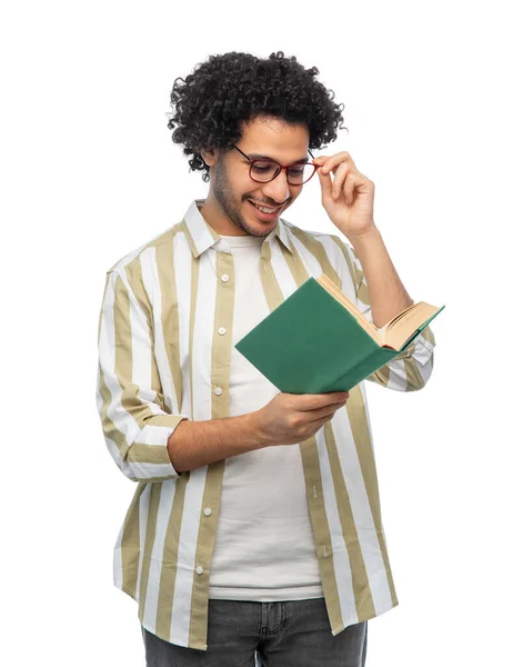 Educación Visión Concepto Gente Joven Feliz Sonriente Gafas Libro Lectura — Foto de Stock