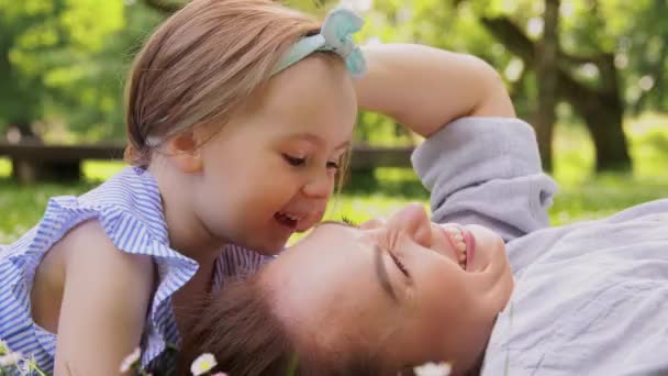 Familie Mutterschaft Und Menschen Konzept Glücklich Lächelnde Mutter Mit Baby — Stockvideo