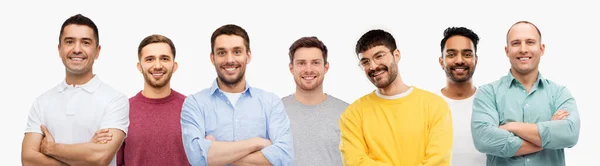 Masculino Conceito Pessoas Grupo Internacional Homens Felizes Com Braços Cruzados — Fotografia de Stock