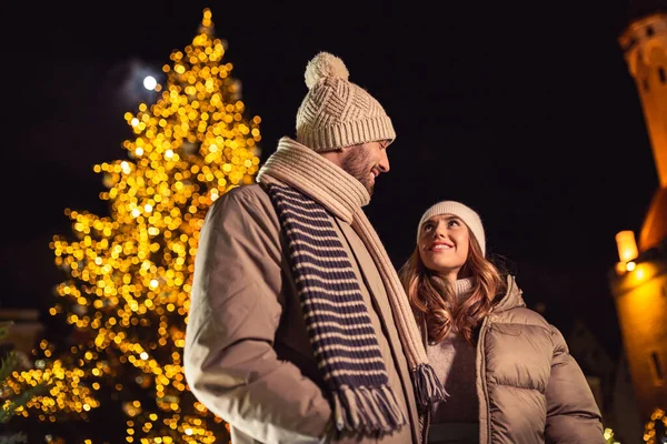Winter Holidays People Concept Happy Smiling Couple Christmas Tree Lights — Photo
