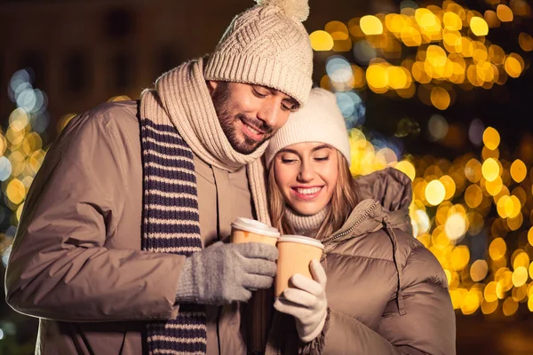 Winter Holidays Hot Drinks People Concept Happy Young Couple Takeaway — Stockfoto
