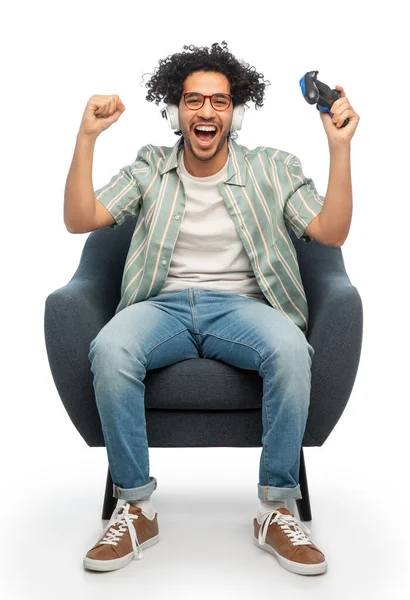 Technology People Leisure Concept Happy Smiling Young Man Headphones Gamepad — ストック写真