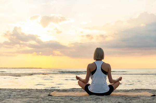 Yoga Mindfulness Meditation Concept Woman Meditating Lotus Pose Beach Sunset — 图库照片