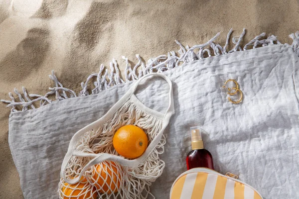 Volný Čas Letní Prázdniny Koncept Pytel Pomerančů Opalovacího Oleje Plážové — Stock fotografie