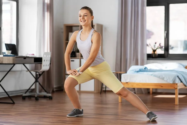 Deporte Fitness Concepto Estilo Vida Saludable Adolescente Sonriente Haciendo Ejercicio — Foto de Stock