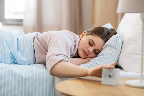 People Bedtime Rest Concept Teenage Girl Sleeping Bed Home Morning —  Fotos de Stock