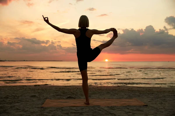Fitness Sport Gezonde Levensstijl Concept Vrouw Doet Yoga Hand Tot — Stockfoto
