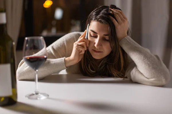 Αλκοολισμός Εθισμός Στο Αλκοόλ Και Άνθρωποι Έννοια Θυμωμένος Μεθυσμένος Γυναίκα — Φωτογραφία Αρχείου