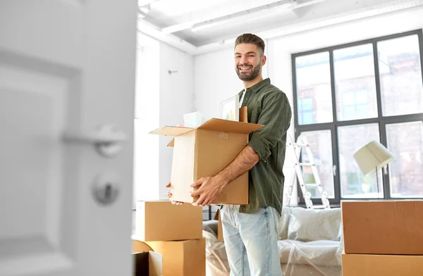 Moving People Real Estate Concept Happy Smiling Man Holding Box — Stock Photo, Image