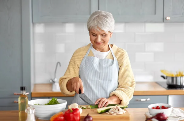 Healthy Eating Food Cooking Culinary Concept Happy Smiling Senior Woman — ストック写真
