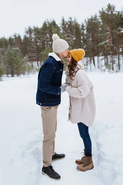 People Love Leisure Concept Happy Man Kissing Woman Forehead Winter — Stockfoto