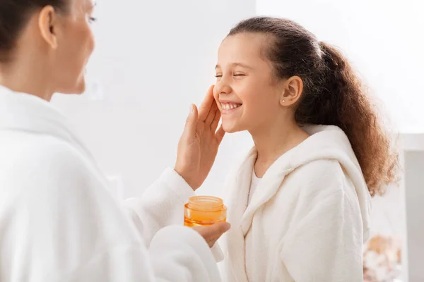 Beauty Hygiene Morning People Concept Happy Smiling Mother Daughter Moisturizer — Stock Photo, Image