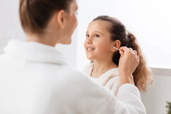 Beauty Hygiene Morning People Concept Happy Smiling Mother Cleaning Daughters — Stock Photo, Image