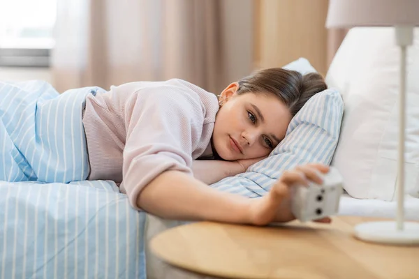 People Bedtime Rest Concept Teenage Girl Looking Alarm Clock Lying — Stockfoto