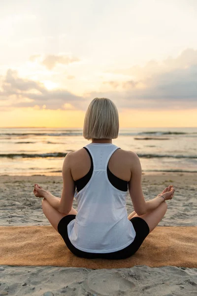 Yoga Mindfulness Meditation Concept Woman Meditating Lotus Pose Beach Sunset — 图库照片