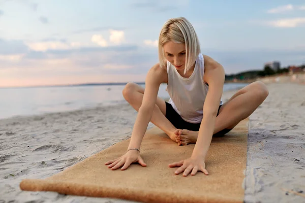 Fitness Sport Healthy Lifestyle Concept Woman Doing Yoga Stretching Pose — Foto Stock