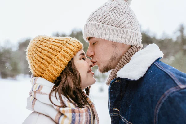 People Love Leisure Concept Happy Man Kissing Womans Nose Winter — Stockfoto