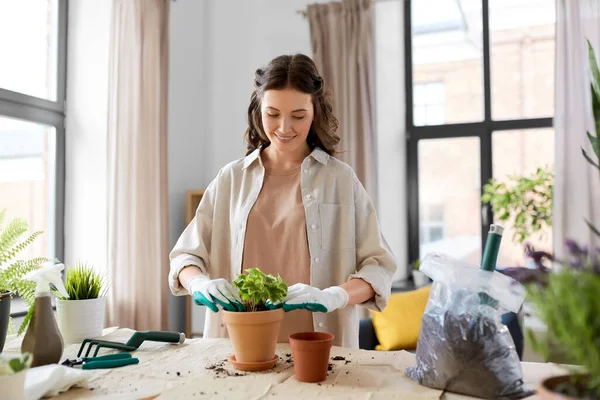 People Gardening Housework Concept Happy Woman Gloves Planting Pot Flowers — Stock Photo, Image