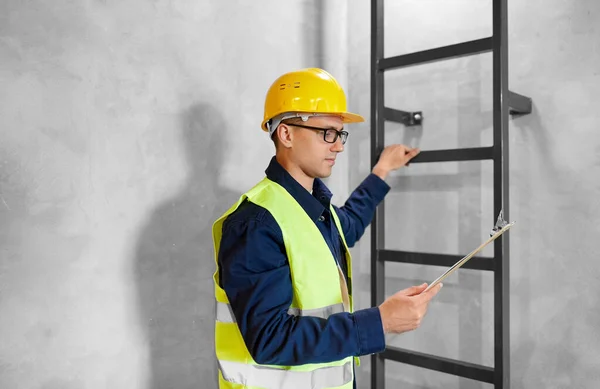 Arquitetura Construção Conceito Construção Construtor Masculino Trabalhador Capacete Segurança Oeste — Fotografia de Stock