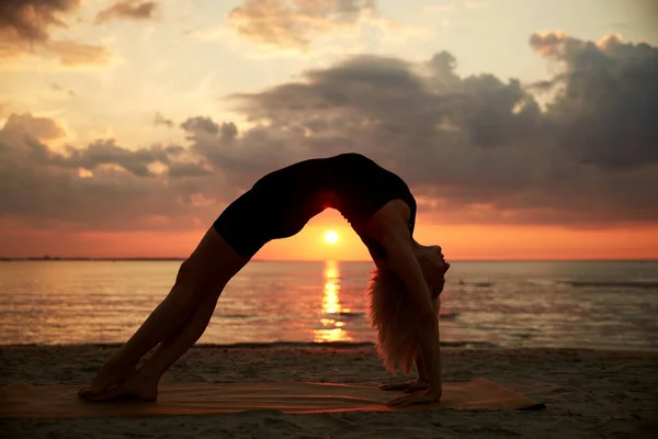 Fitness Sport Healthy Lifestyle Concept Woman Doing Yoga Bridge Pose — Stok fotoğraf