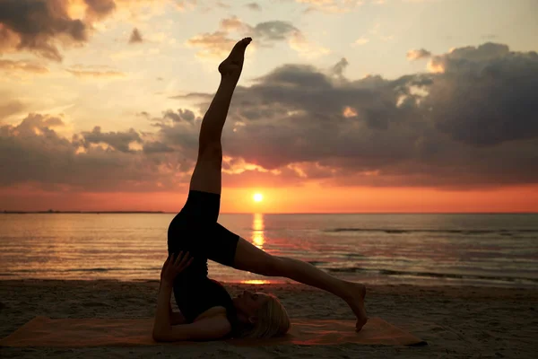 Fitness Sport Healthy Lifestyle Concept Woman Doing Yoga Shoulderstand Beach — Stock Photo, Image